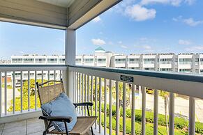 Walk to Galveston Beach: Condo w/ Ocean Views!