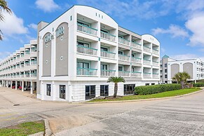 Walk to Galveston Beach: Condo w/ Ocean Views!