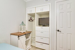 Walk to Galveston Beach: Condo w/ Ocean Views!