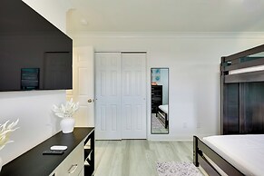 Walk to Ocean: Carolina Beach Condo w/ 2 Balconies