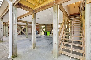 Walk to Ocean: Carolina Beach Condo w/ 2 Balconies