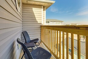 Walk to Ocean: Carolina Beach Condo w/ 2 Balconies