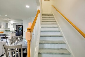 Walk to Ocean: Carolina Beach Condo w/ 2 Balconies