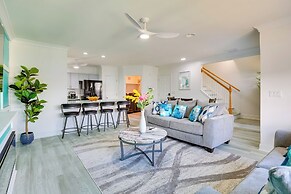 Walk to Ocean: Carolina Beach Condo w/ 2 Balconies