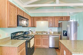Walk to Beach: Home w/ Hot Tub & Deck in Gilchrist