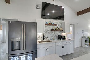 Balcony & Sunset Views: Coastal Port Bolivar Gem