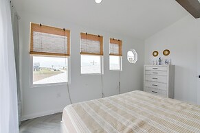 Balcony & Sunset Views: Coastal Port Bolivar Gem