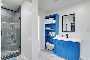 Balcony & Sunset Views: Coastal Port Bolivar Gem