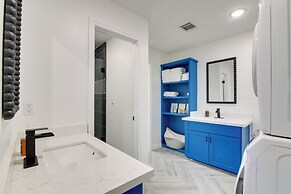 Balcony & Sunset Views: Coastal Port Bolivar Gem