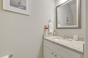 Stay & Play: Spacious Concord Townhome Near Uptown