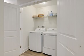 Stay & Play: Spacious Concord Townhome Near Uptown