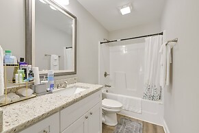 Stay & Play: Spacious Concord Townhome Near Uptown