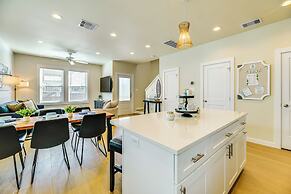 1 Mi to Beach: Home w/ Pool Access in Port Aransas