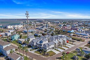 1 Mi to Beach: Home w/ Pool Access in Port Aransas