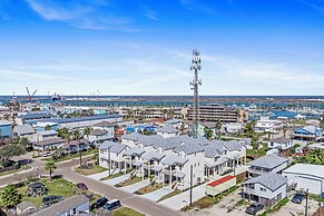 1 Mi to Beach: Home w/ Pool Access in Port Aransas