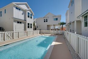 1 Mi to Beach: Home w/ Pool Access in Port Aransas