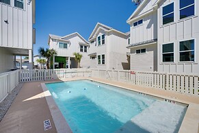 1 Mi to Beach: Home w/ Pool Access in Port Aransas