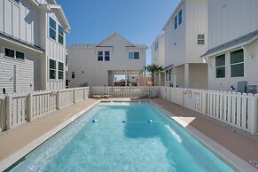 1 Mi to Beach: Home w/ Pool Access in Port Aransas