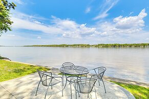 Steps to Mississippi River: Hot Tub Haven!