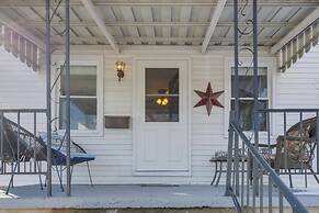 3 Mi to Englewood Dam: Pet-friendly Home w/ Yard!