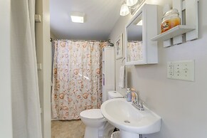 3 Mi to Englewood Dam: Pet-friendly Home w/ Yard!