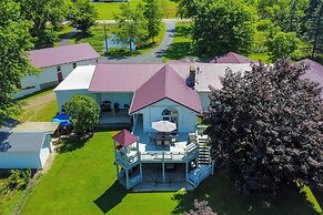 Fire Pit + Game Room: North East Family Retreat!