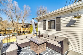 2 Mi to Downtown Colorado Springs: Apt w/ Grill!