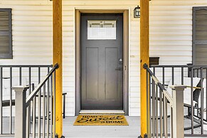 2 Mi to Downtown Colorado Springs: Apt w/ Grill!