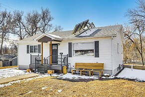 2 Mi to Downtown Colorado Springs: Apt w/ Grill!