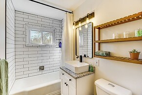 2 Mi to Downtown Colorado Springs: Apt w/ Grill!