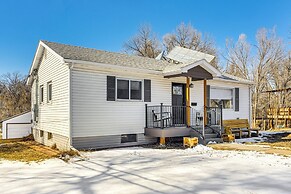 2 Mi to Downtown Colorado Springs: Apt w/ Grill!