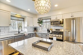 2 Mi to Downtown Colorado Springs: Apt w/ Grill!