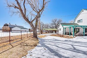 Patio & Mountain Views: Farmhouse in Mancos!