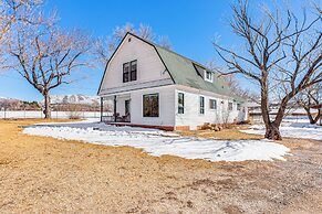 Patio & Mountain Views: Farmhouse in Mancos!