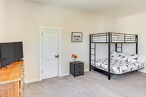 Patio & Mountain Views: Farmhouse in Mancos!