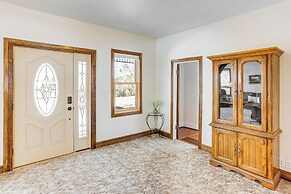 Patio & Mountain Views: Farmhouse in Mancos!