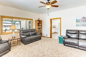 Patio & Mountain Views: Farmhouse in Mancos!