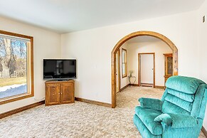 Patio & Mountain Views: Farmhouse in Mancos!