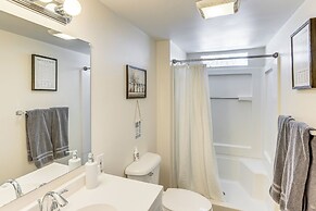 Patio & Mountain Views: Farmhouse in Mancos!