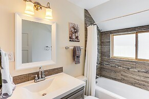 Patio & Mountain Views: Farmhouse in Mancos!