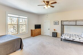 Patio & Mountain Views: Farmhouse in Mancos!