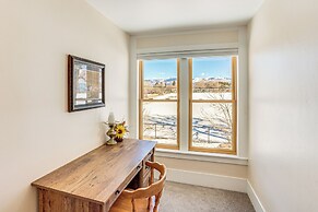 Patio & Mountain Views: Farmhouse in Mancos!