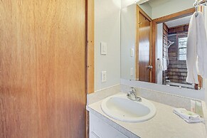 Serene Family Cottage w/ Deck & BBQ