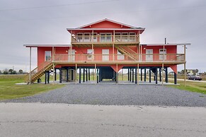 9 Mi to Crystal Beach: Pet-friendly Apt w/ Balcony