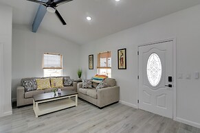 9 Mi to Crystal Beach: Pet-friendly Apt w/ Balcony