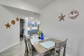9 Mi to Crystal Beach: Pet-friendly Apt w/ Balcony