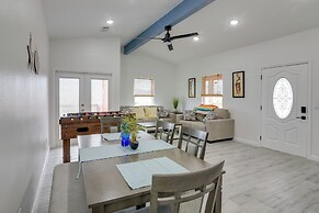 9 Mi to Crystal Beach: Pet-friendly Apt w/ Balcony