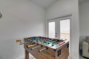 9 Mi to Crystal Beach: Pet-friendly Apt w/ Balcony