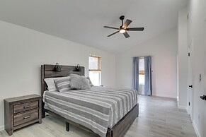 9 Mi to Crystal Beach: Pet-friendly Apt w/ Balcony