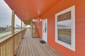 9 Mi to Crystal Beach: Pet-friendly Apt w/ Balcony